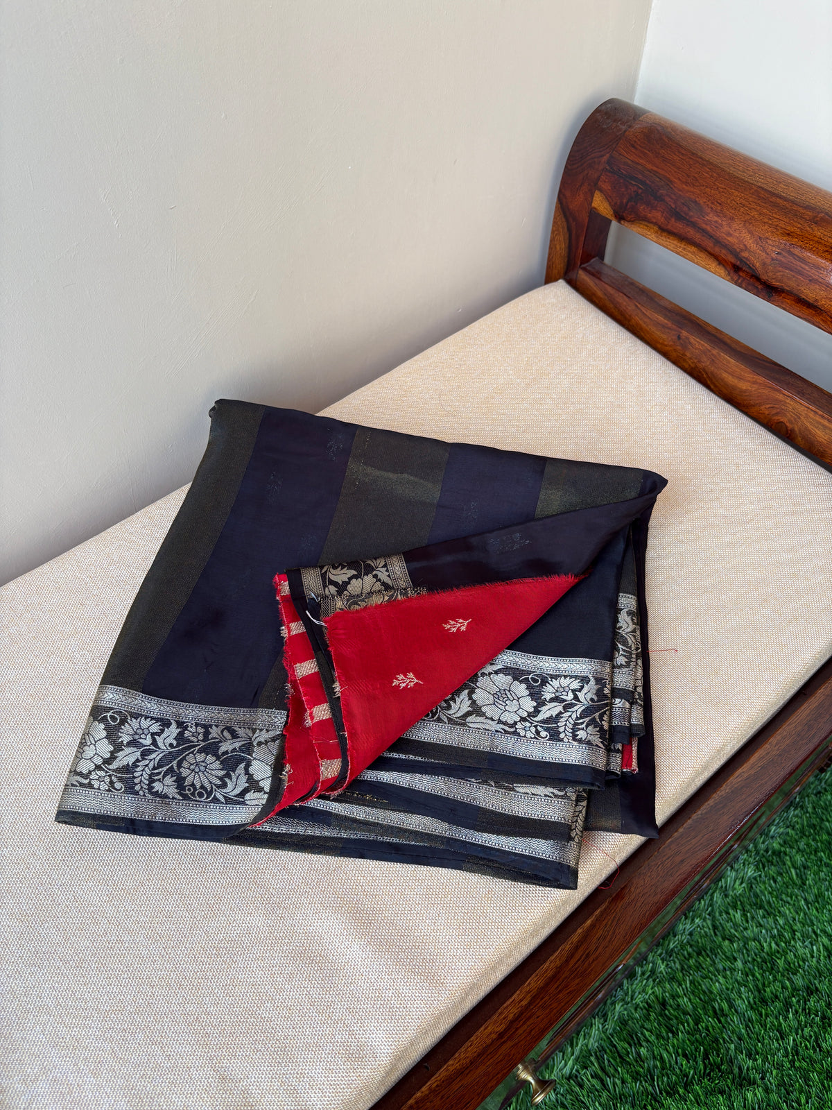 Soft silk with contrast butti work blouse+D6
