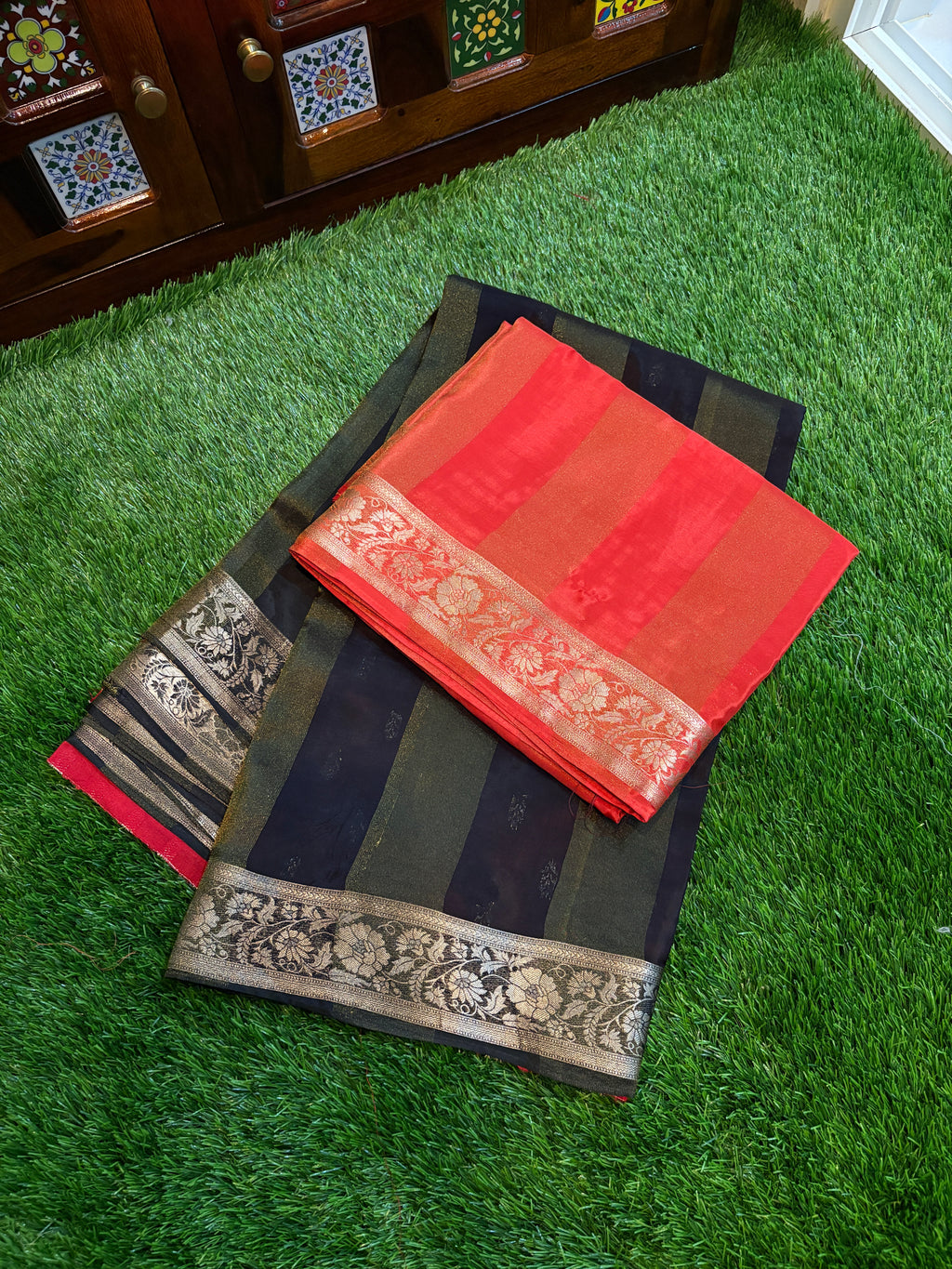 Soft silk with contrast butti work blouse+D6